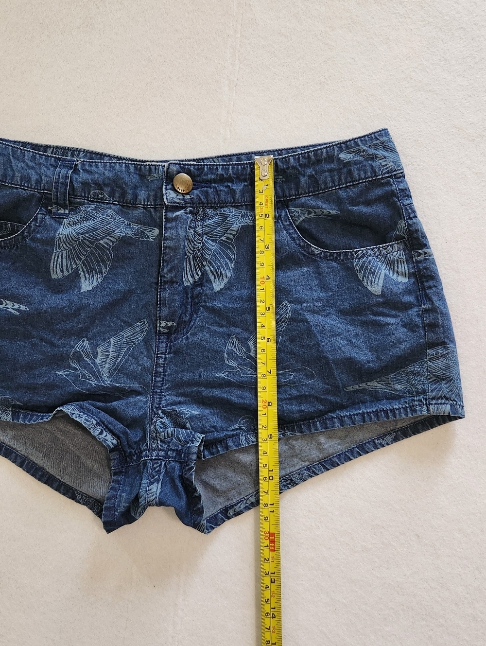 Obey Indigo Denim Bird-Print Women's Shorts Size 26 - Picture 4 of 9